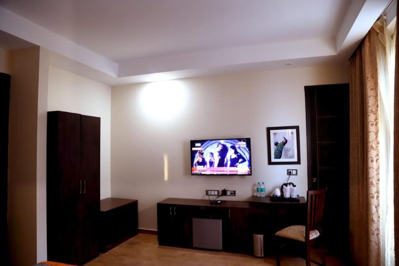 Country Inn Hotels & Resorts Вриндавана Экстерьер фото