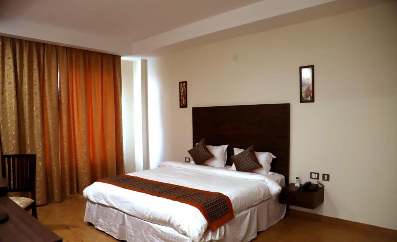 Country Inn Hotels & Resorts Вриндавана Экстерьер фото