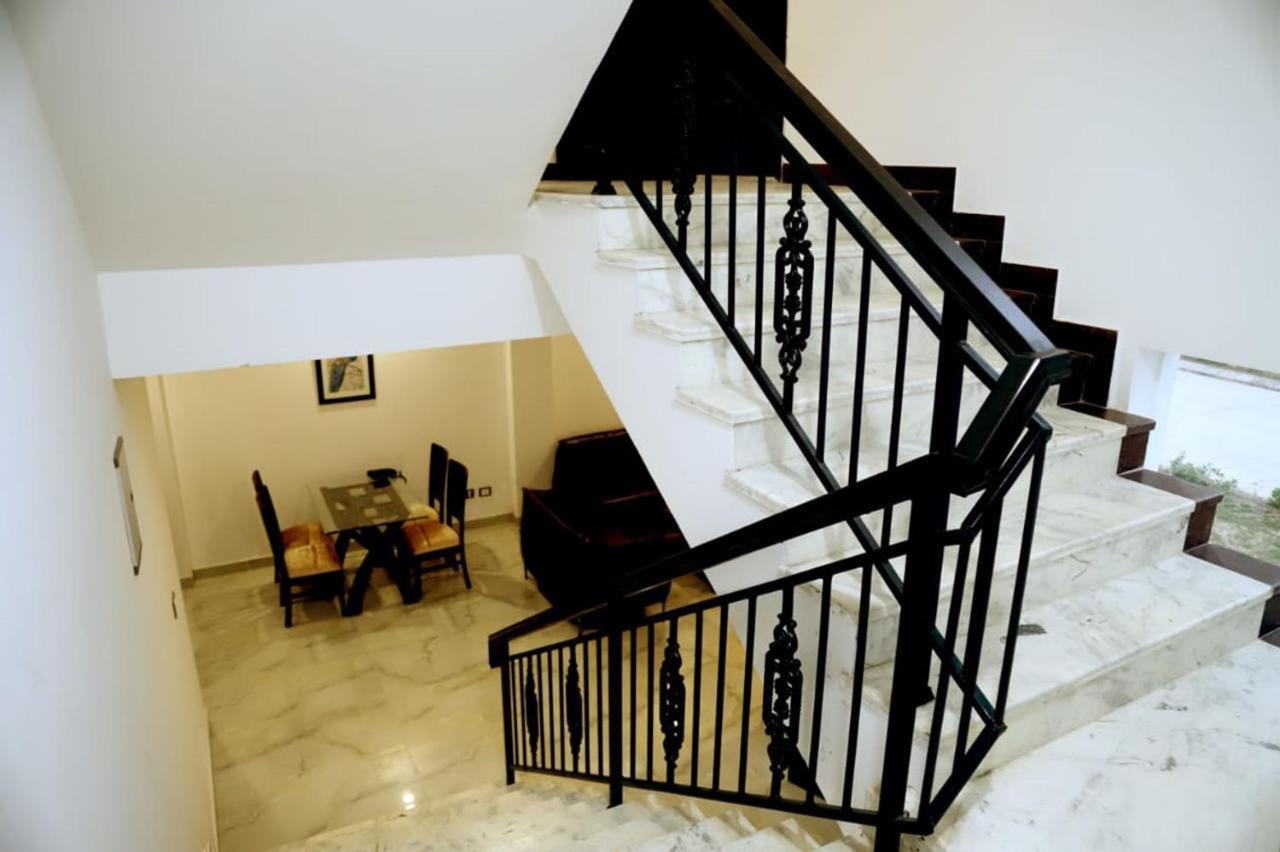 Country Inn Hotels & Resorts Вриндавана Экстерьер фото