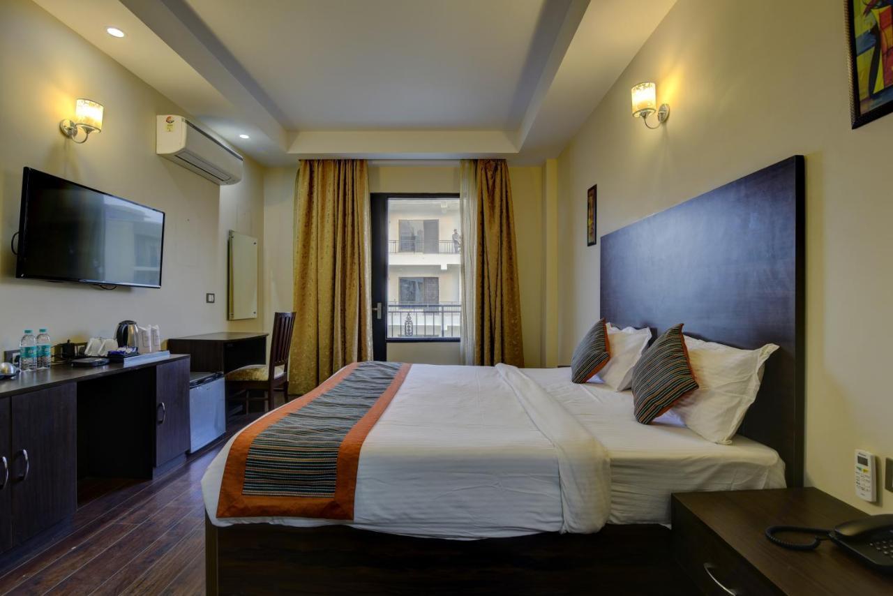 Country Inn Hotels & Resorts Вриндавана Экстерьер фото