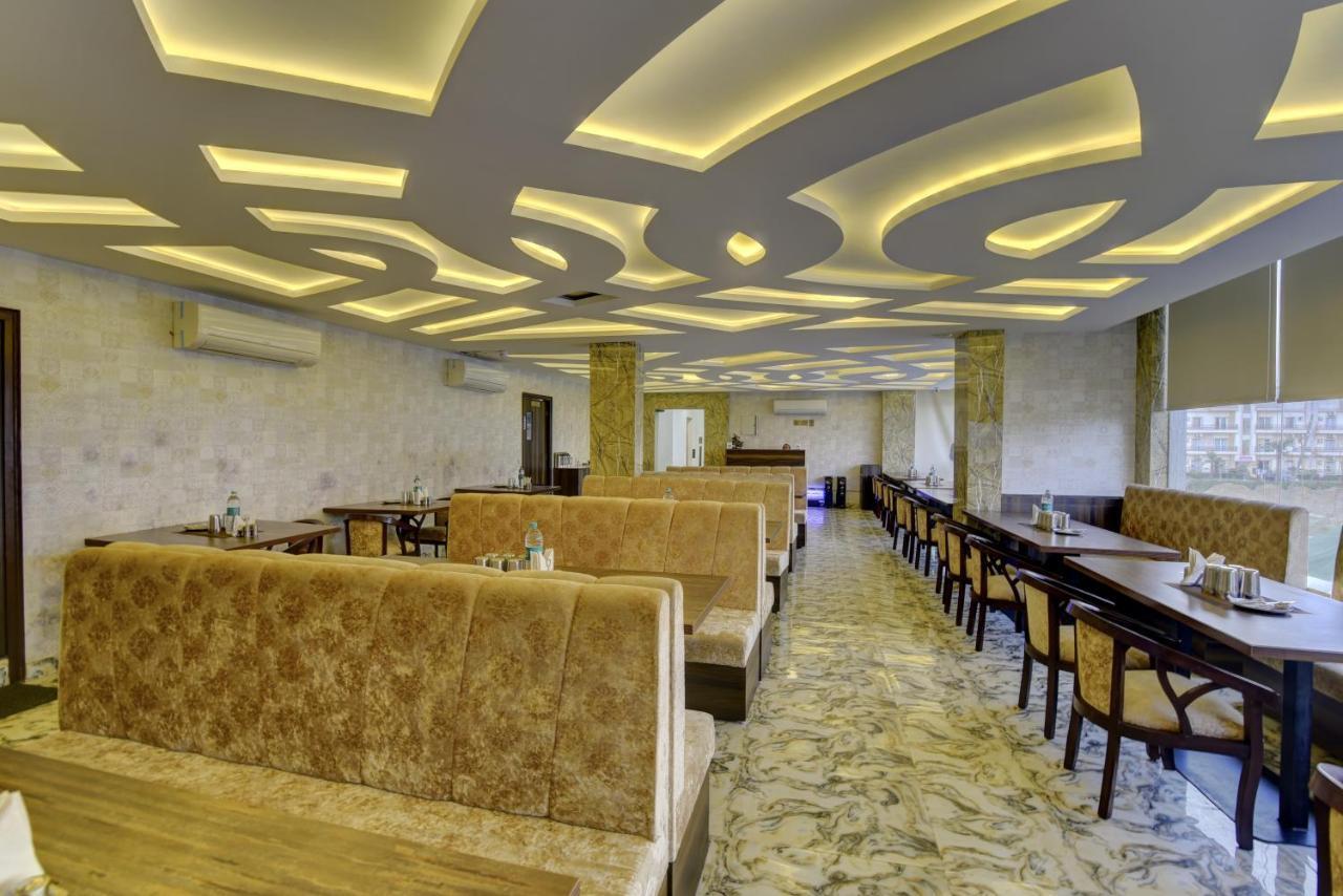 Country Inn Hotels & Resorts Вриндавана Экстерьер фото