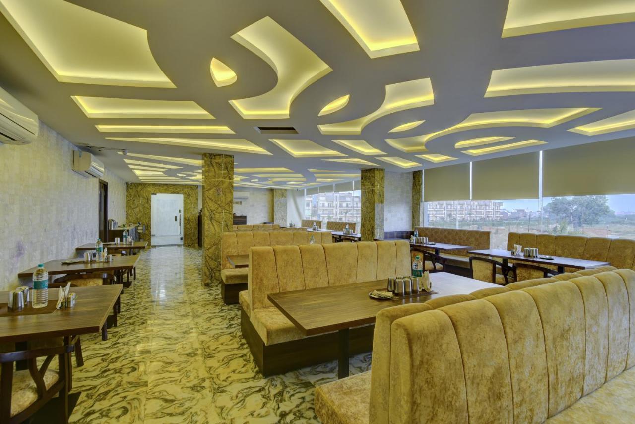 Country Inn Hotels & Resorts Вриндавана Экстерьер фото