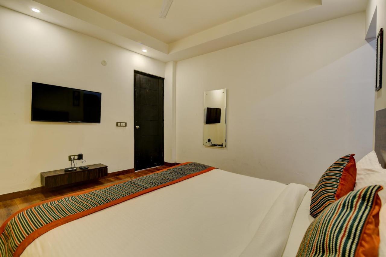 Country Inn Hotels & Resorts Вриндавана Экстерьер фото