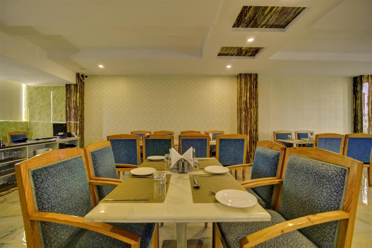Country Inn Hotels & Resorts Вриндавана Экстерьер фото